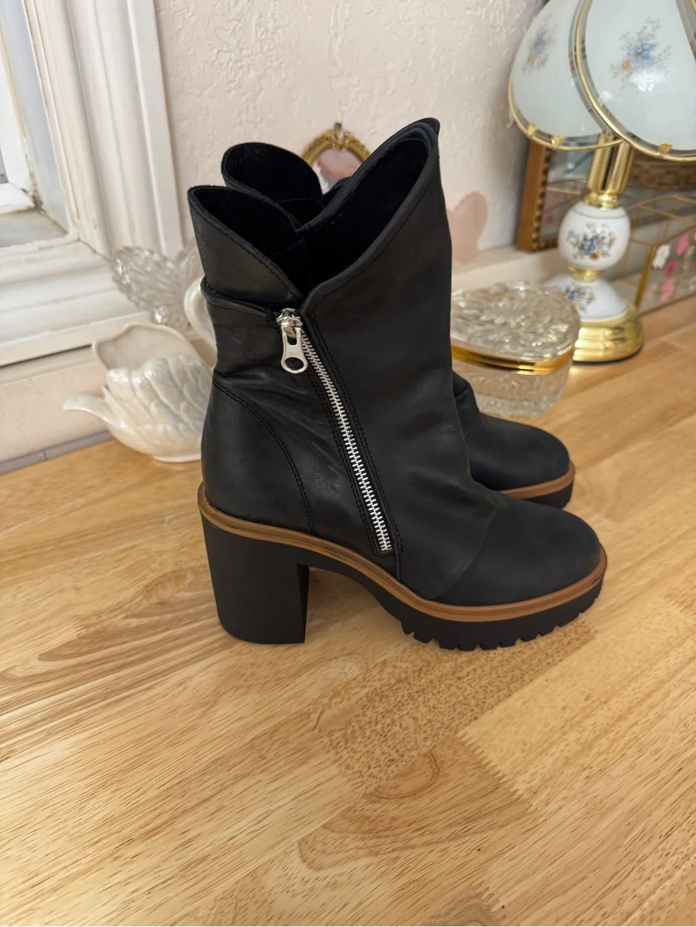 Free People black leather chunky platform ankle boots in size 38.5 🖤 Grunge Boho